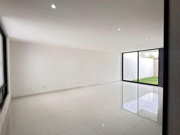 Casa en  venta de 4 recamaras en Angelopolis Parque Colima, Puebla.