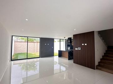 Casa en  venta de 4 recamaras en Angelopolis Parque Colima, Puebla.