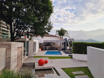Casa en  venta Portal del Huajuco carretera Nacional