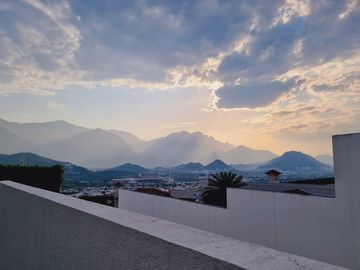 Casa en  venta Portal del Huajuco carretera Nacional