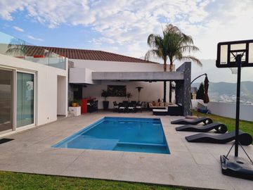 Casa en  venta Portal del Huajuco carretera Nacional