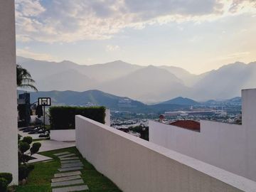 Casa en  venta Portal del Huajuco carretera Nacional
