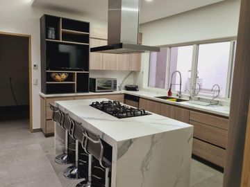 Casa en  venta Portal del Huajuco carretera Nacional