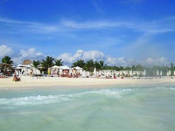 DEPARTAMENTO EN VENTA UBICADO EN PLAYA DEL CARMEN, A 10 MIN DEL MAR