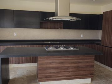 SE VENDE CASA CON VISTA EN LA LOMA CLUB DE GOLF