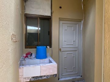 COSTA DE ORO, Casa en VENTA de una planta con desniveles, con doble frente, cerca de la playa