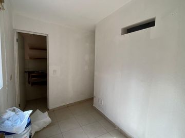 COSTA DE ORO, Casa en VENTA de una planta con desniveles, con doble frente, cerca de la playa