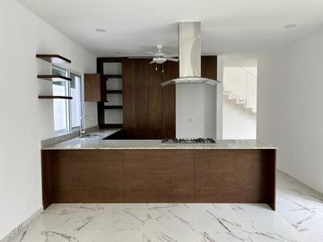 Casa en venta en privada NORTEMERIDA