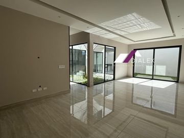 Fracc. Castaños del Vergel -CARRETERA NACIONAL- Casa VENTA Zona Sur MONTERREY, 377 m2