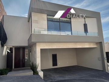 Fracc. Castaños del Vergel -CARRETERA NACIONAL- Casa VENTA Zona Sur MONTERREY, 377 m2
