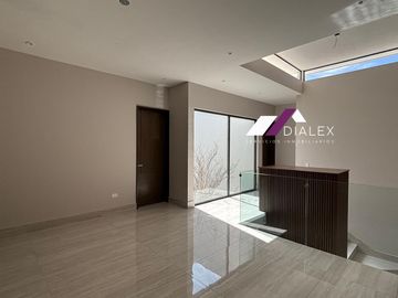 Fracc. Castaños del Vergel -CARRETERA NACIONAL- Casa VENTA Zona Sur MONTERREY, 377 m2