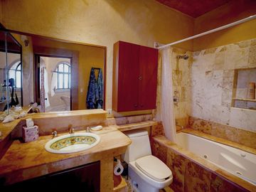 Casa Colonial de 7 Habitaciones en Venta en Isla Mujeres