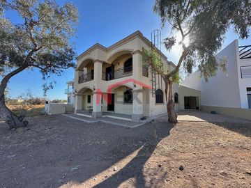 SE VENDE CASA EN ROYAL GOLF CLUB SAN CARLOS.
