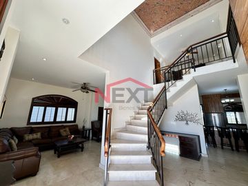 SE VENDE CASA EN ROYAL GOLF CLUB SAN CARLOS.