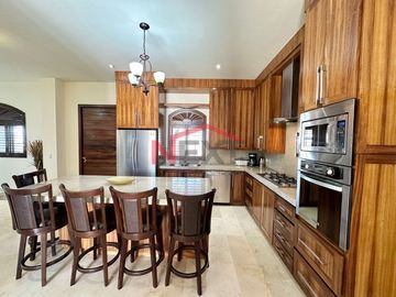 SE VENDE CASA EN ROYAL GOLF CLUB SAN CARLOS.