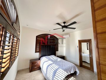 SE VENDE CASA EN ROYAL GOLF CLUB SAN CARLOS.