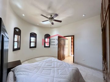 SE VENDE CASA EN ROYAL GOLF CLUB SAN CARLOS.