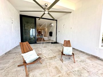 Casa en Venta y Renta en Cancun en Villa de Pescadores, Frente al Mar