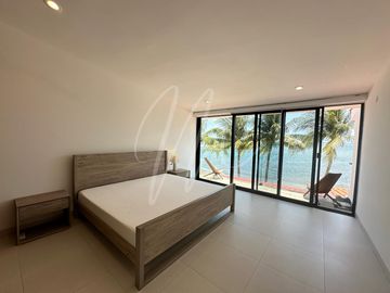 Casa en Venta y Renta en Cancun en Villa de Pescadores, Frente al Mar