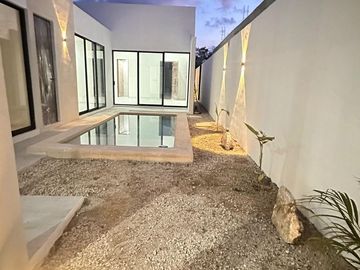Casa de una planta con alberca en Conkal, Norte de Mérida.