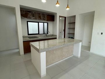 Casa de una planta con alberca en Conkal, Norte de Mérida.