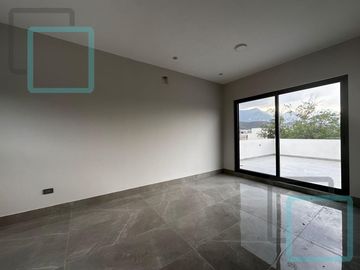 CASA EN VENTA COLONIA LOS CRISTALES ZONA CARRETERA NACIONAL MONTERREY