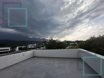 CASA EN VENTA COLONIA LOS CRISTALES ZONA CARRETERA NACIONAL MONTERREY