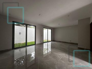 CASA EN VENTA COLONIA LOS CRISTALES ZONA CARRETERA NACIONAL MONTERREY