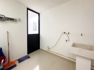CASA EN  VENTA EN PARQUE POTOSÍ, ZONA LOMAS DE ANGELÓPOLIS III