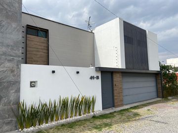 Casa en  venta con 4 recamaras en Morillotla a 2 min de UDLAP