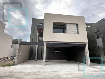 CASA EN VENTA COLONIA LOS CRISTALES ZONA CARRETERA NACIONAL MONTERREY