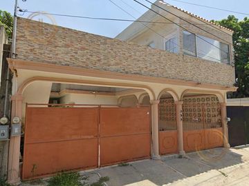 CASA EN VENTA, FRACCIONAMIENTO REVOLUCION VERDE, TAMAULIPAS A 30 MN DE PLAYA ESMERALDA