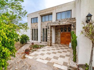 Casa en Parcela con acceso Controlado