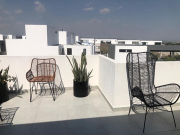 Casa con recamara en PB y roof
