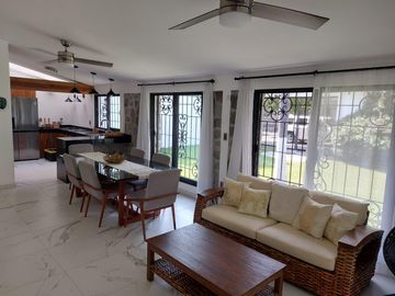 CASA EN LAS FINCAS