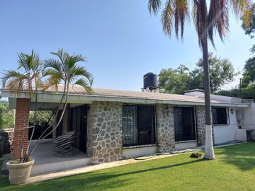 CASA EN LAS FINCAS