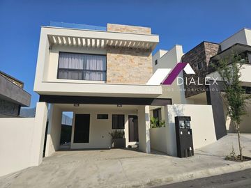 CASA en VENTA Fraccionamiento privado -CARRETERA NACIONAL- Monterrey 228 m2