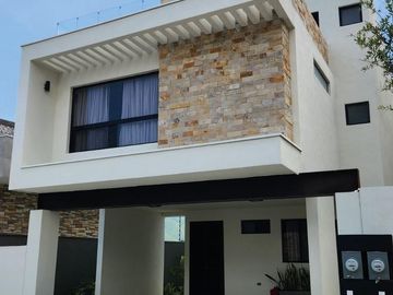 CASA en VENTA Fraccionamiento privado -CARRETERA NACIONAL- Monterrey 228 m2