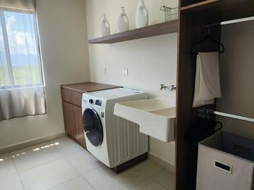CASA en VENTA Fraccionamiento privado -CARRETERA NACIONAL- Monterrey 228 m2