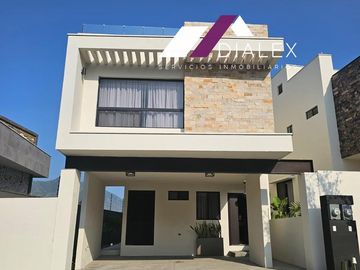 CASA en VENTA Fraccionamiento privado -CARRETERA NACIONAL- Monterrey 228 m2