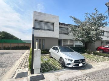 Venta de Casa Fracc. Pedregal del Bosque, Calimaya  URGE  POR CAMBIO DE RESIDENCIA BAJA DE PRECIO