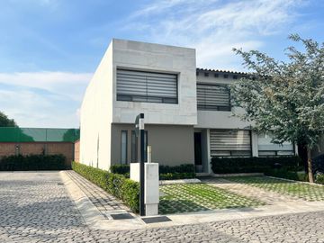 Venta de Casa Fracc. Pedregal del Bosque, Calimaya  URGE  POR CAMBIO DE RESIDENCIA BAJA DE PRECIO