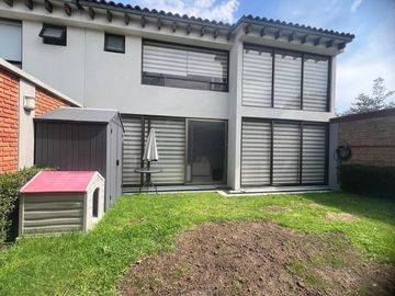 Venta de Casa Fracc. Pedregal del Bosque, Calimaya  URGE  POR CAMBIO DE RESIDENCIA BAJA DE PRECIO