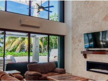 PRECIOSA CASA EN AKUMAL FRENTE AL MAR!