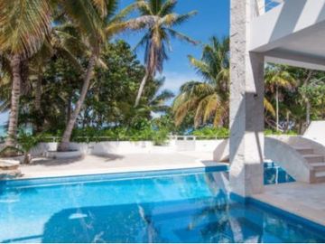 PRECIOSA CASA EN AKUMAL FRENTE AL MAR!