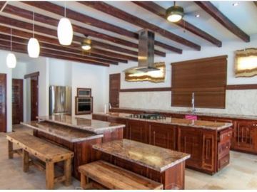 PRECIOSA CASA EN AKUMAL FRENTE AL MAR!