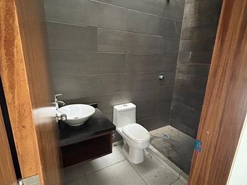 REAL MANDINGA, Casa en VENTA de UNA PLANTA, 2 recamaras, jardin interior y patio trasero