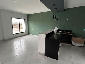 REAL MANDINGA, Casa en VENTA de UNA PLANTA, 2 recamaras, jardin interior y patio trasero