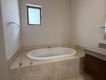 Casa en venta de 4 recámaras en privada con amenidades en Santa Gertrudis Copo, Mérida.