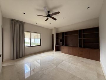 Casa en venta de 4 recámaras en privada con amenidades en Santa Gertrudis Copo, Mérida.